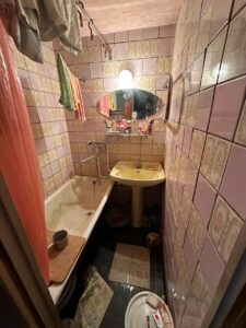 2024 11 25 15 31 10 225x300 - Снимаем плитку в ванной и на кухне